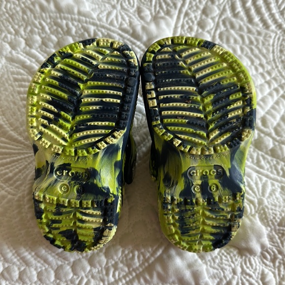 Infant Crocs size 6 - Picture 4 of 7